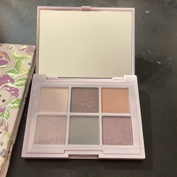 2 Eyshadow Palletes - Picture 3 of 3